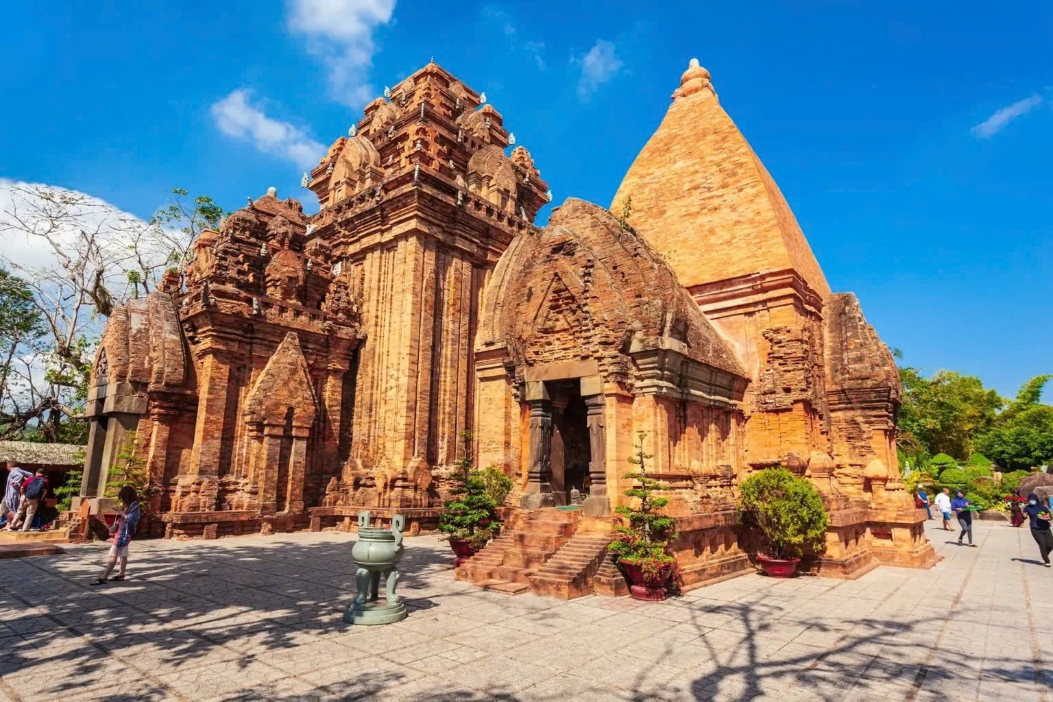 Destination tour image