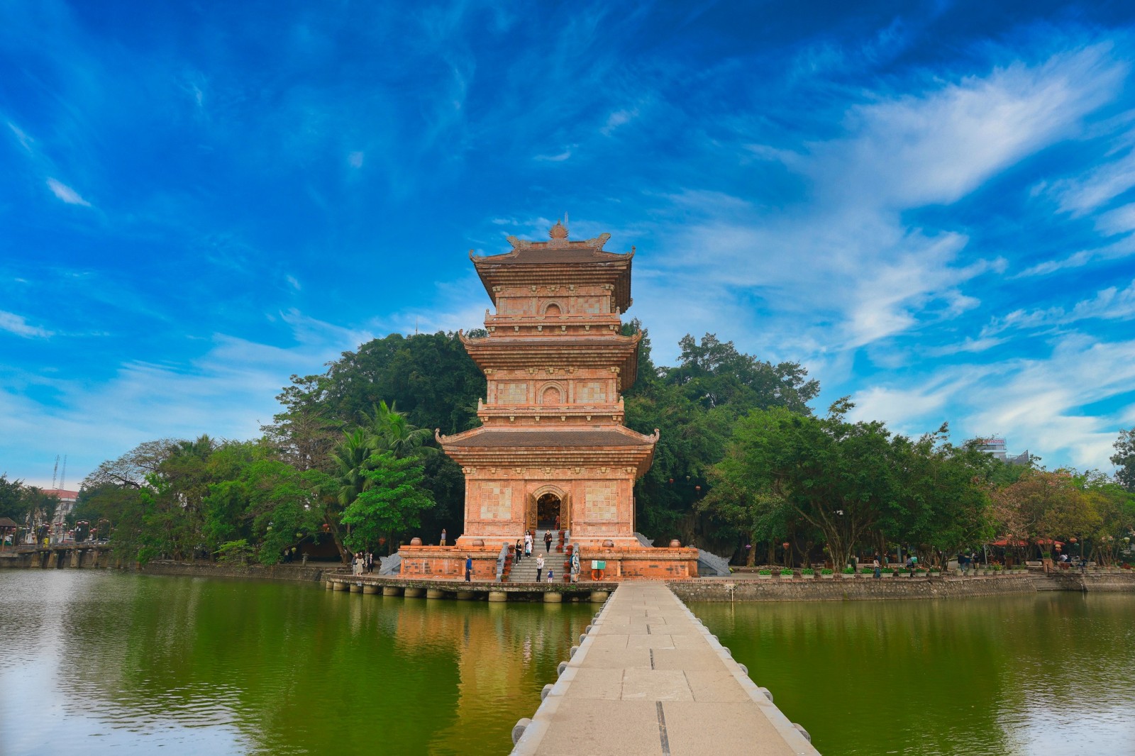 Discover Ninh Binh in 1 day tour: Hoa Lu – Trang An – Mua Cave