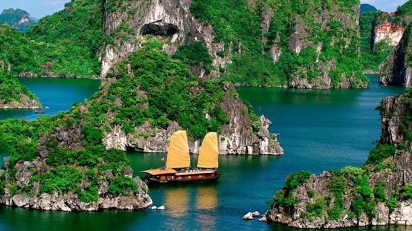 Ha Long Bay – A Must-Visit Destination Showcasing Vietnam’s Natural Beauty